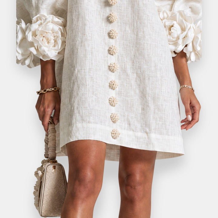 Modernes Damenkleid mit einzigartigem Blütenrelief-Muster, locker fallendes Maxikleid für den Sommer.
