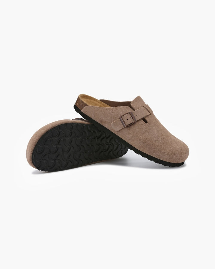 Einfaches Anziehen: Unisex Slip-on Clogs mit stilvoller Steppnaht, perfekt als bequeme Freizeitschuhe.