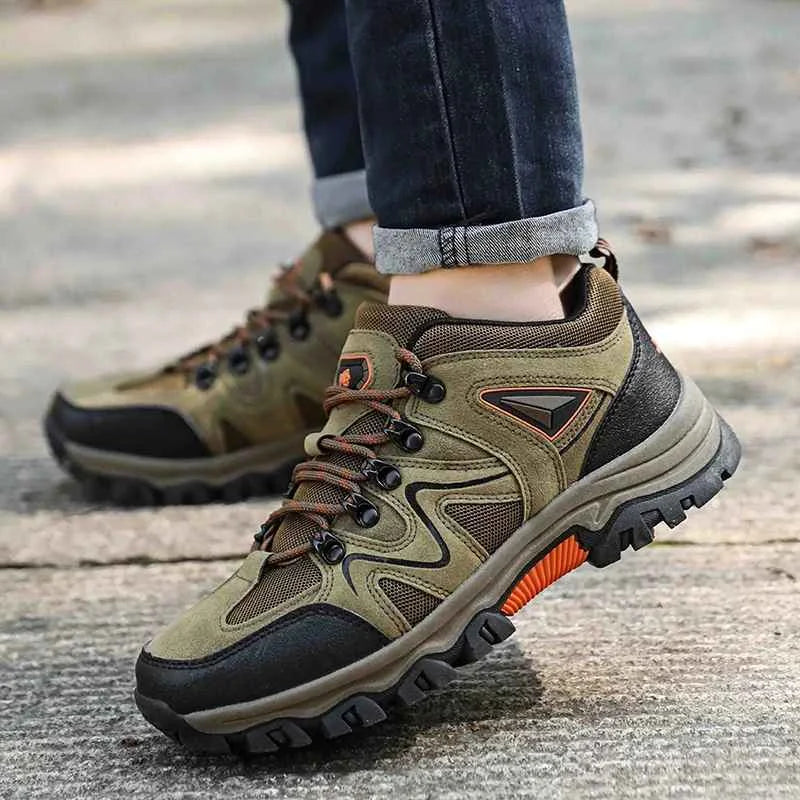 Seitenansicht der rutschfesten Unisex Wanderstiefel. Starkes Profil für besten Grip auf jedem Untergrund.