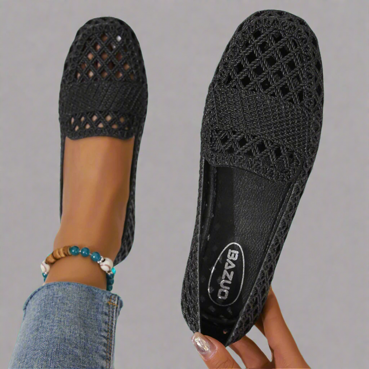 Stilvolle flache Damen Mokassins in reinem Weiß, bequeme Freizeitschuhe für jeden Anlass.