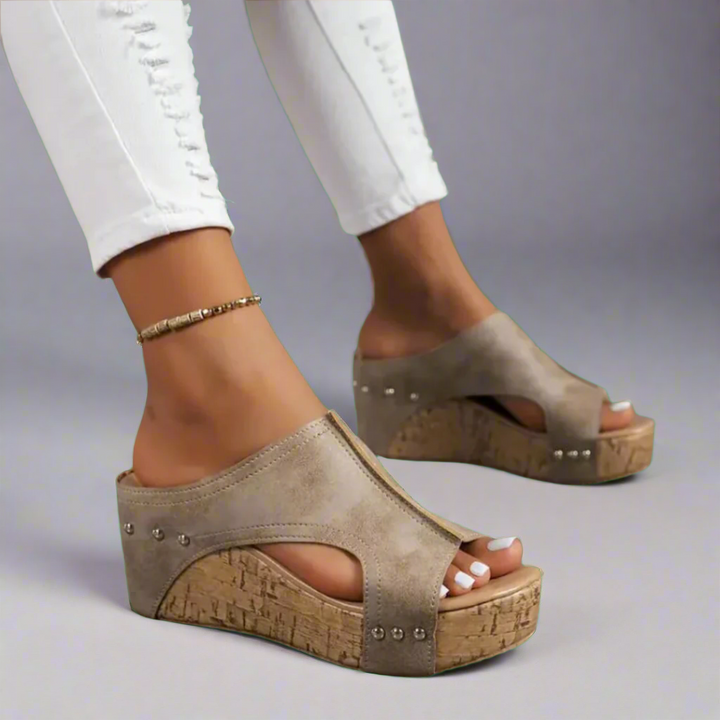 Vielseitige Damensandalen mit offener Zehenpartie und leichter Sohle, ideal für Sommer und Freizeit, bequeme Damenschuhe.