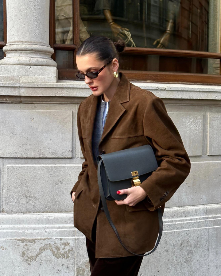 Moderner Damen Blazer, klassisch elegant & vielseitig. Ein-Knopf-Design für stilvolle Damenmode. Ideal für Business & Freizeit.