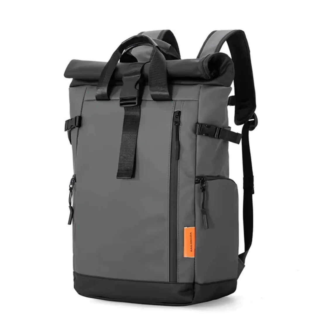 Robuster, wasserabweisender Roll-up Rucksack in Schwarz, perfekt für Outdoor und urbanes Pendeln.