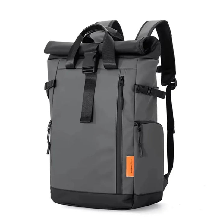 Robuster, wasserabweisender Roll-up Rucksack in Schwarz, perfekt für Outdoor und urbanes Pendeln.