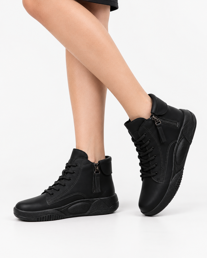 Bequeme Damen Schnürschuhe mit Plateau-Sohle, modernes Design für stilvolle Herbst-Outfits.