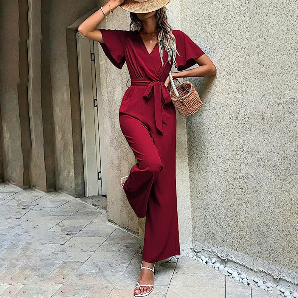 Moderner Damen Culotte Jumpsuit mit stilvollem V-Ausschnitt. Bequemer Einteiler für elegante Freizeit-Outfits.