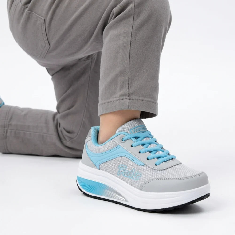 Stylische Damen Stridella Plateau-Sneaker mit dicker Sohle, perfekt für modernen Look.