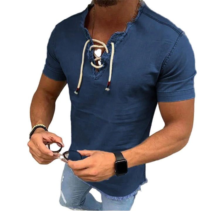 Modernes Herren Kurzarmhemd mit Kordelzug, ideal als lässiges Sommerhemd für Männer.