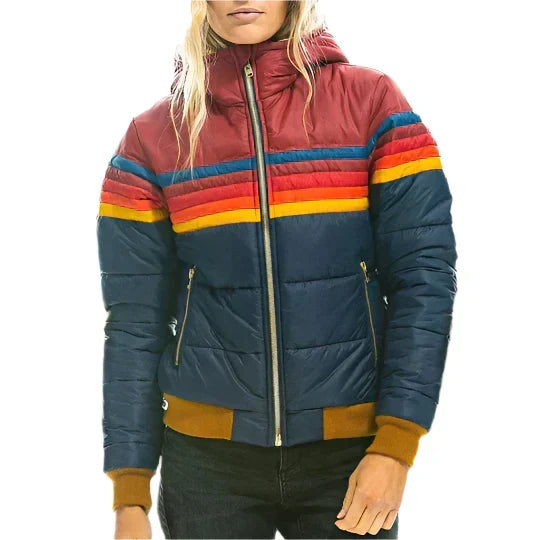 Warme Damen Vintage Freizeitjacke mit Kapuze. Bequeme Retro-Oberbekleidung für Damenmode in Herbst/Winter.