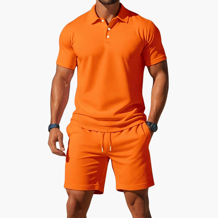 Herren Polohemd & Shorts Set. Kurzärmeliges Polo mit Knopfleiste & bequeme Shorts mit Kordelzug für Sommer.