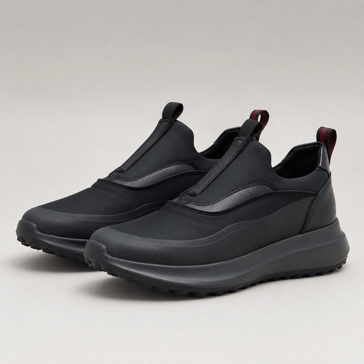 Moderner Herren Slip-On Sneaker mit weitem Schnitt. Dieser Komfortschuh ist ideal für Freizeit und Alltag.