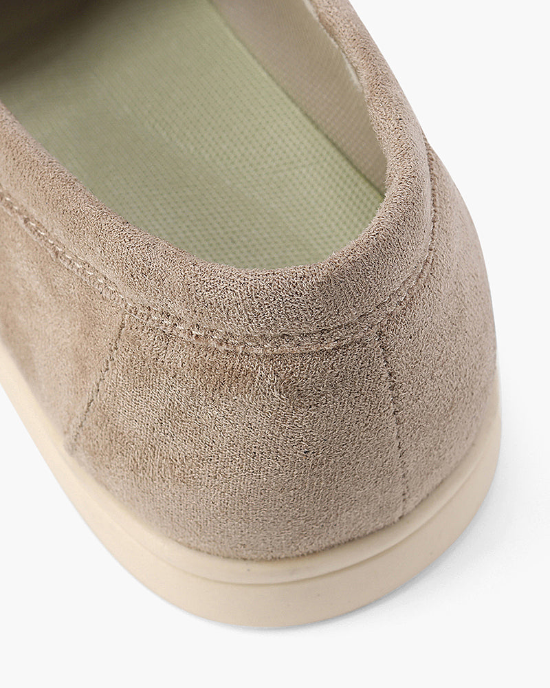 Hochwertige Unisex-Slipper mit charakteristischer Steppnaht, braun.