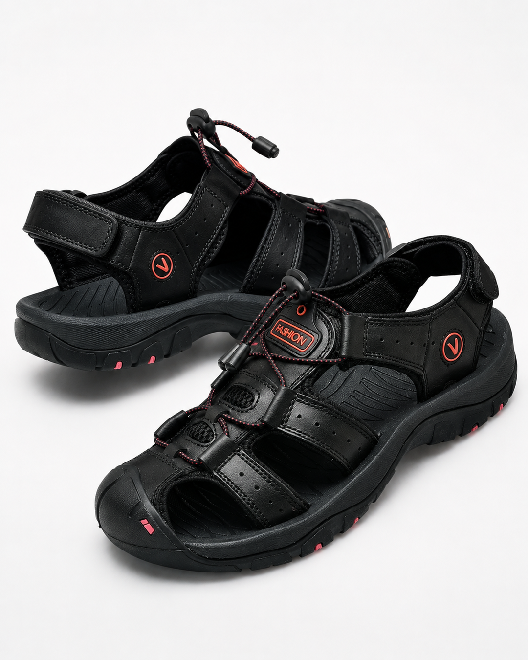 Blick von oben auf Herren Freizeitsandalen mit atmungsaktivem Design für frische Füße im Sommer.