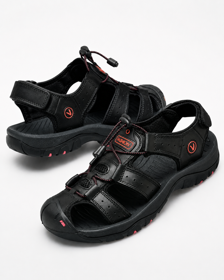 Blick von oben auf Herren Freizeitsandalen mit atmungsaktivem Design für frische Füße im Sommer.