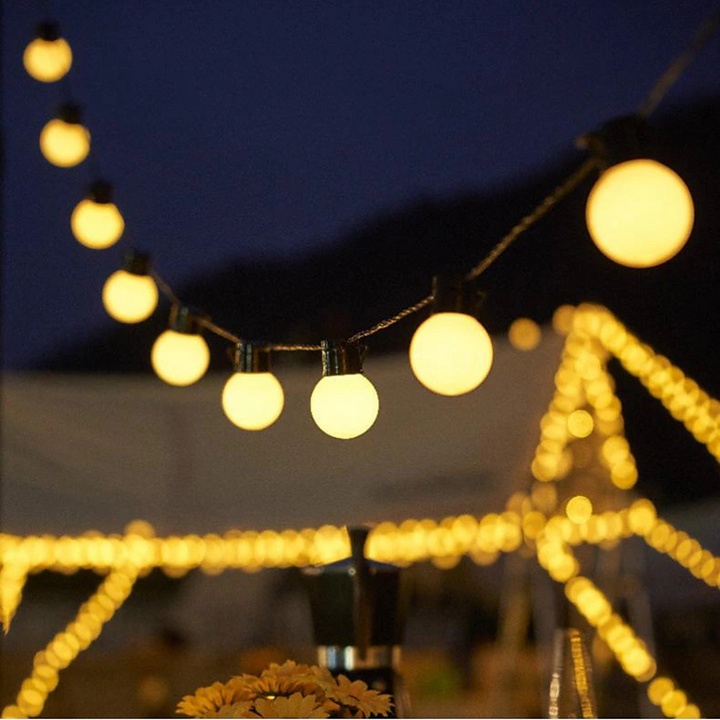 Detaillierte Ansicht der wetterfesten LED-Lichterkette, ideal für gemütliche Abende im Außenbereich.