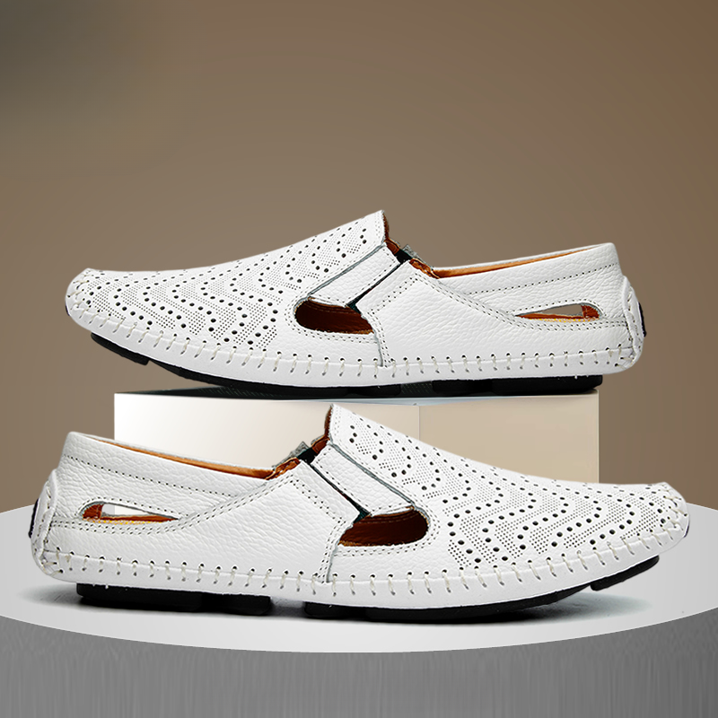 Stylische Männersandale in klassischem Design, bequem & leicht für einen entspannten Sommer.