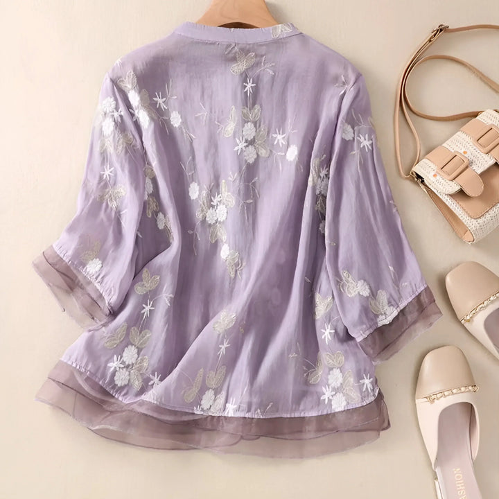 Besticktes Damen Sommertop mit filigraner Blumenstickerei, kurzarm & feminin.