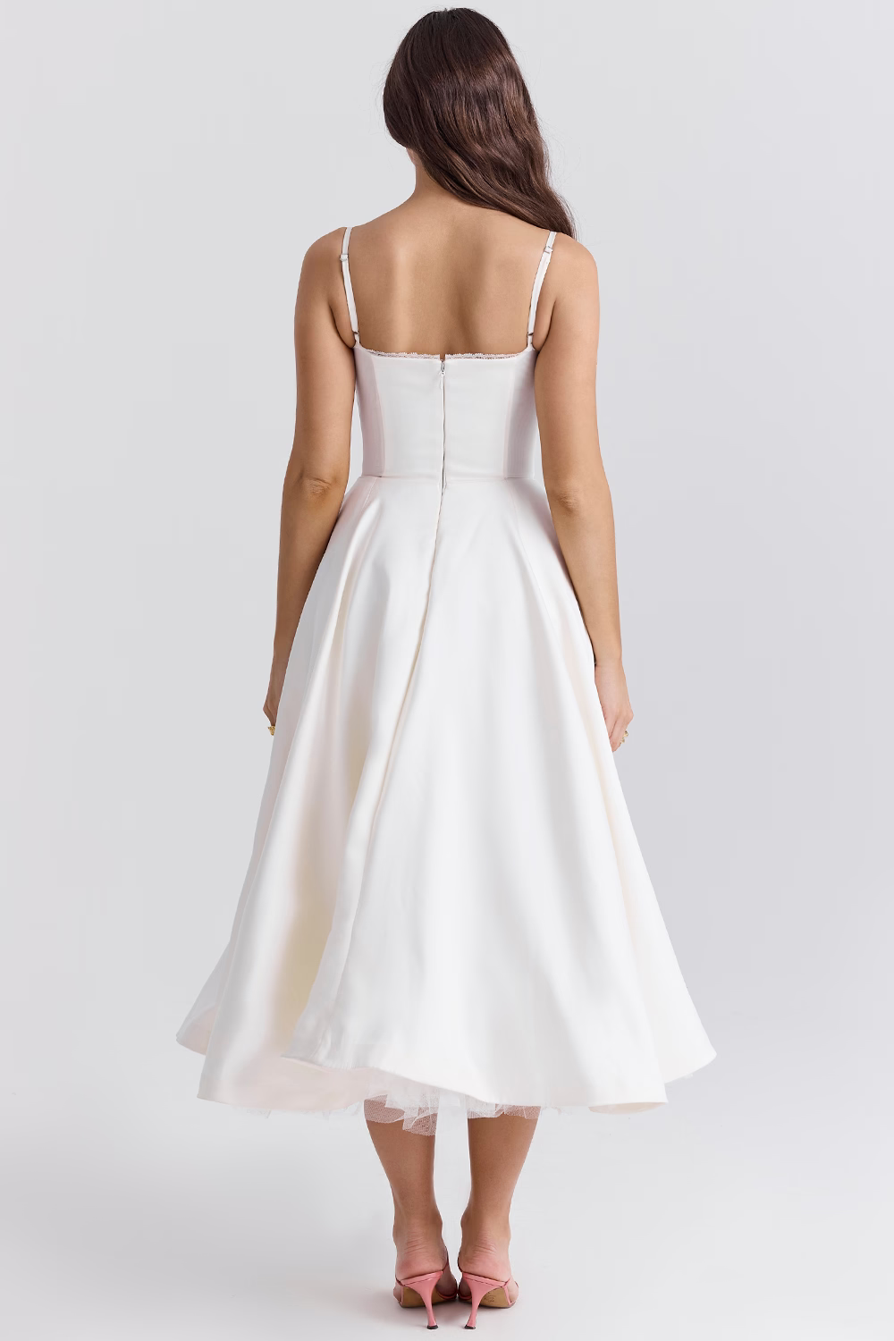 Edles Abendkleid für Damen, schmeichelnd und elegant, ideal als Hochzeitsgast-Outfit oder Partykleid.