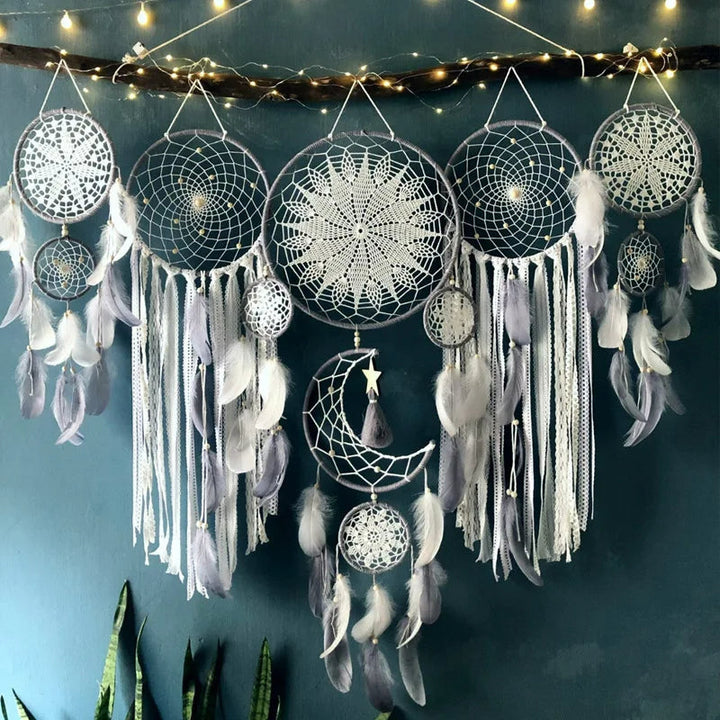 Elegantes, handgemachtes Makramee Traumfänger Set im Boho Design. Natürliche Baumwoll-Wanddeko für jedes Heim.