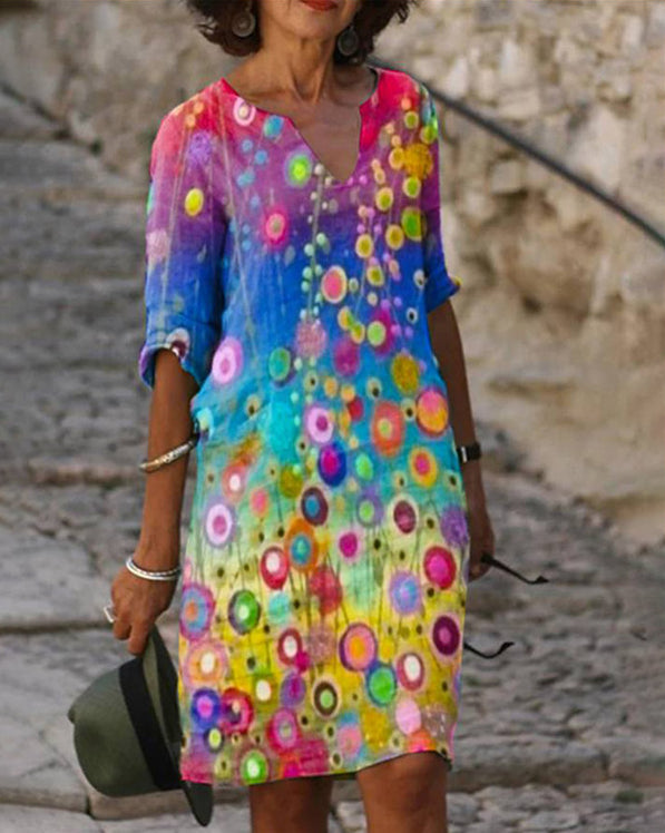 Luftiges Damen Midi-Kleid mit floralem Muster, V-Ausschnitt und 3/4-Ärmeln für warmes Wetter.
