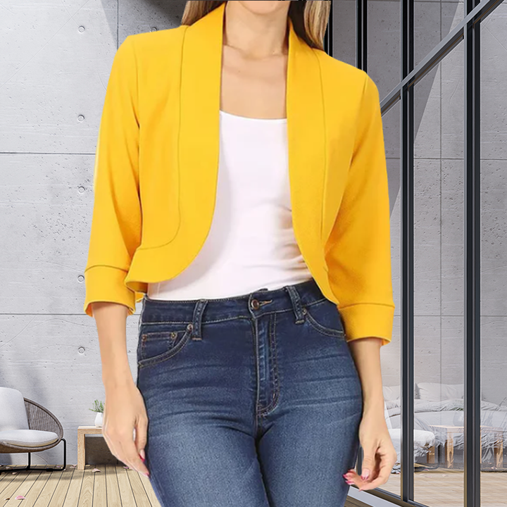 Moderner Kurzblazer Damenjacke Marielle. Trendiger Look, der jedem Outfit eine elegante Note verleiht.