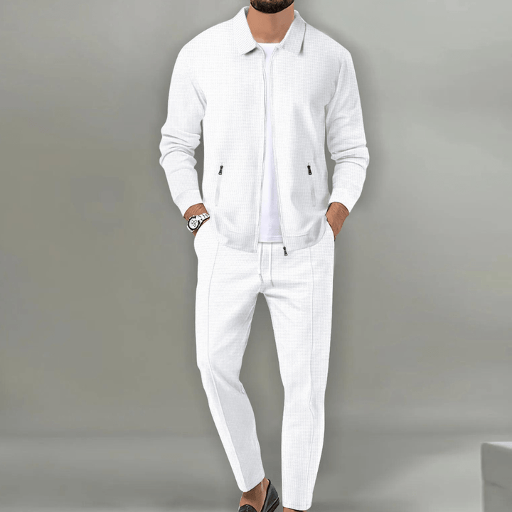Stylisches Herren-Freizeitset mit Langarmshirt, perfekt für entspannte Herbst- und Wintertage.