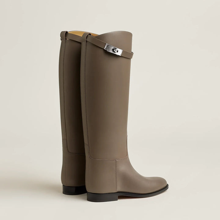 Robuste Sohle der eleganten Damen Reitstiefel, schwarze klassische Stiefel für optimalen Komfort.
