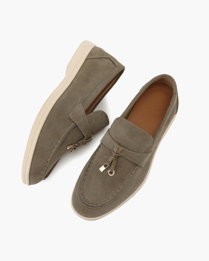 Klassische Damen Loafer, bequem und elegant, mit dezenter Steppnaht. Ideal für Alltag & Business.