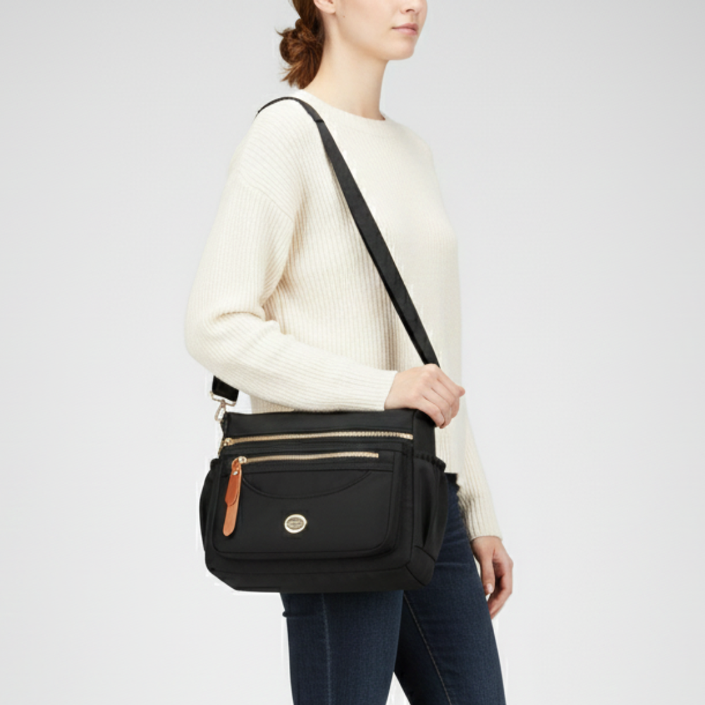 Khaki Unisex Umhängetasche aus Nylon. Stilvolle Messenger-Bag für Reisen und Freizeit mit viel Stauraum.