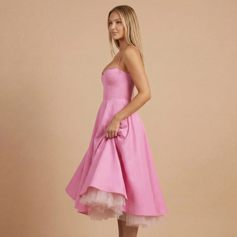 Modernes A-Linien Midikleid für Damen. Stylisches Cocktail- und Abendkleid für besondere Momente.