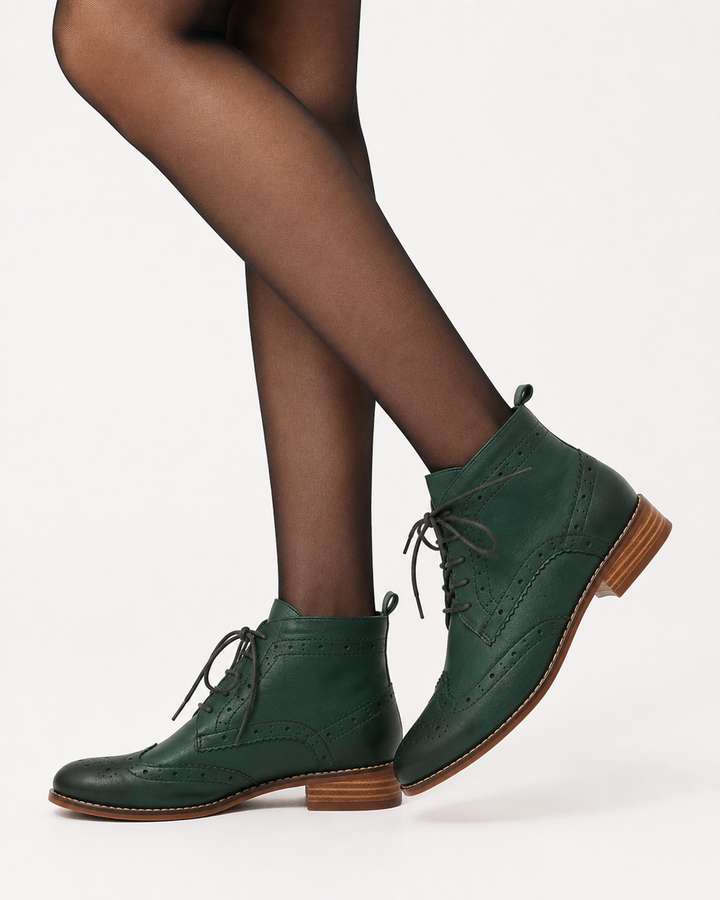 Modische Damen Brogue Stiefeletten mit eleganter Perforation, klassische Schnürstiefel für Damen.