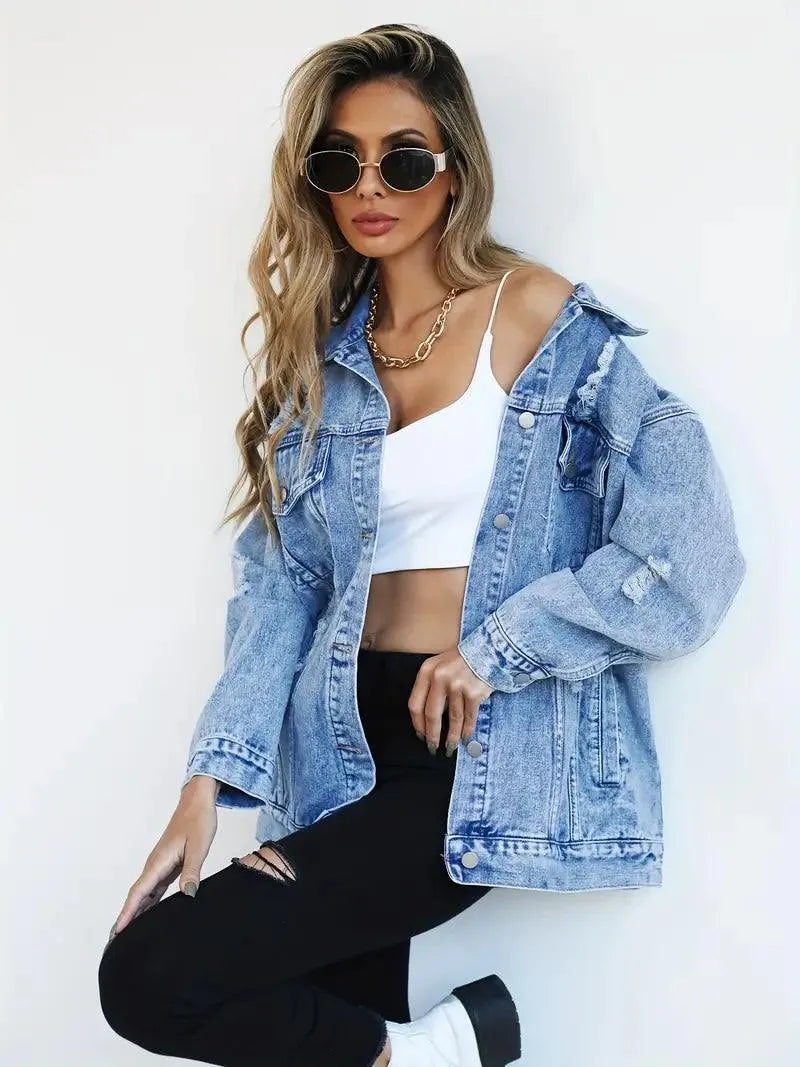 Trendige Damen Jeansjacke oversized, mit Kapuze, gefüttert & wetterfest. Perfekt für urbane Looks.