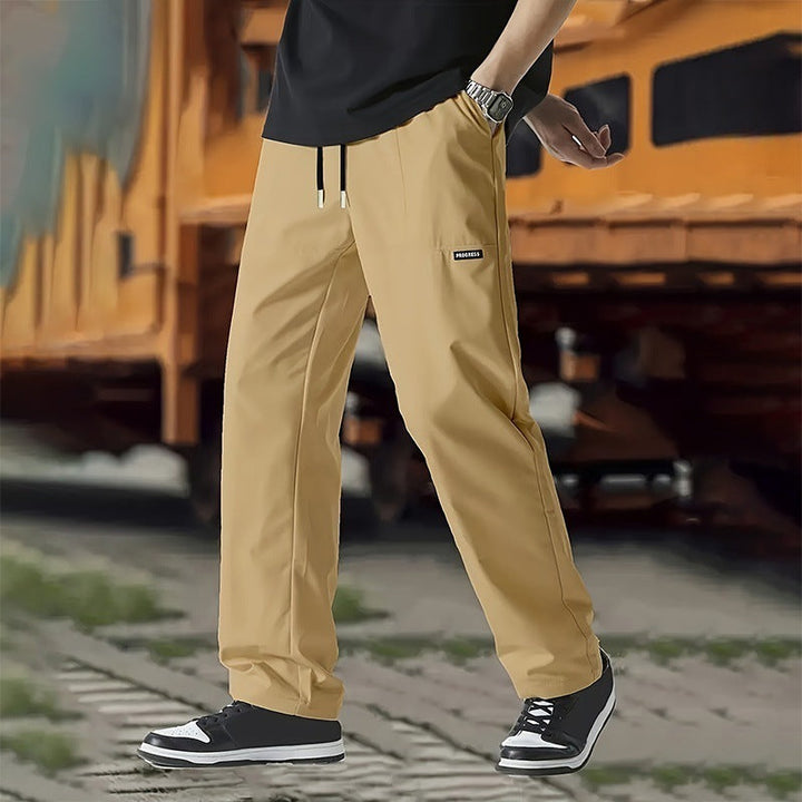 Freizeithose Herren: Lockerer, gerader Schnitt, bequeme Stoffhose für Streetwear und Casual-Looks.