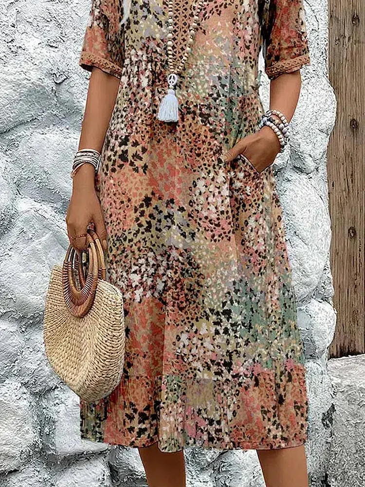 Vielseitiges Damen Midikleid mit Blumenmuster & V-Ausschnitt. Bequemes A-Linien Sommer-Freizeitkleid.