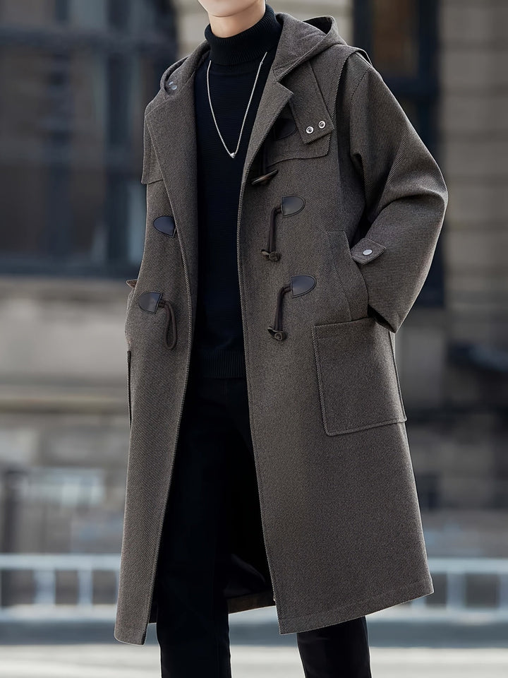 Detail: Knebelverschluss am Herren Dufflecoat mit Kapuze, hochwertige Winterjacke für Herren.