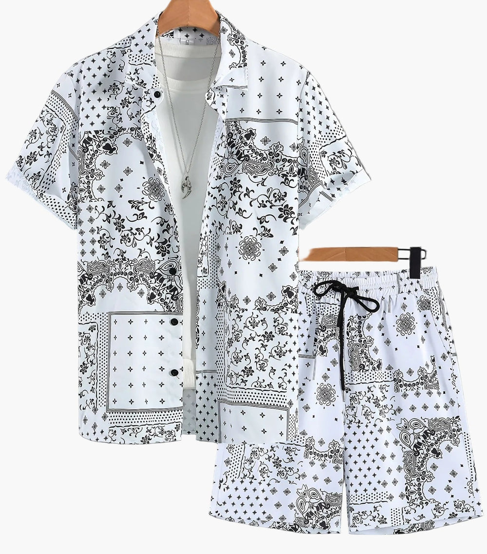 Lässiges Herren Kurzarmhemd mit Bandana-Print, Teil des Sommer Freizeit Zweiteilers, perfekt für Herren.