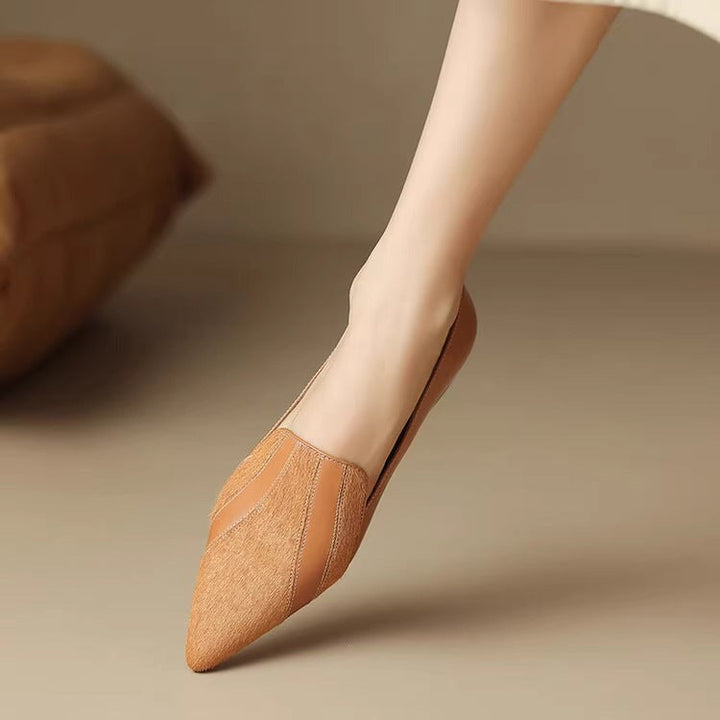 Komfortable Damen-Slipper mit spitzer Zehe, die idealen Begleiter für lange Tage im Büro oder in der Stadt.