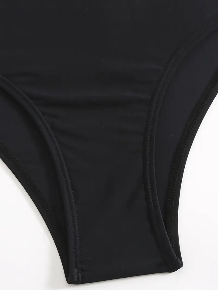 Schwarzes Damen Tankini Set als komfortable Bikini-Alternative. Lockerer Schnitt, verstellbar, ideal für Bademode & Sommer.
