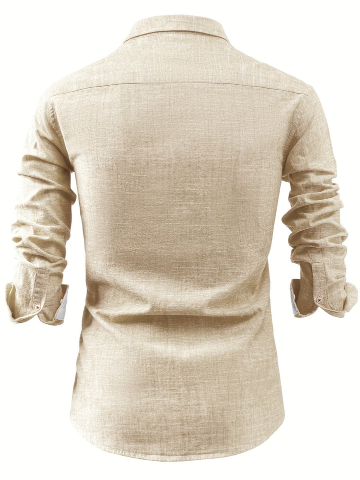 Modernes Herren Langarmhemd mit Brusttasche. Elegant und bequem, mit Knopfleiste und langen Ärmeln.