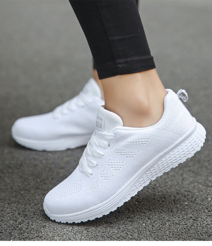 Ganzjahres-Sneaker für Damen, robust und bequem für jede Aktivität.