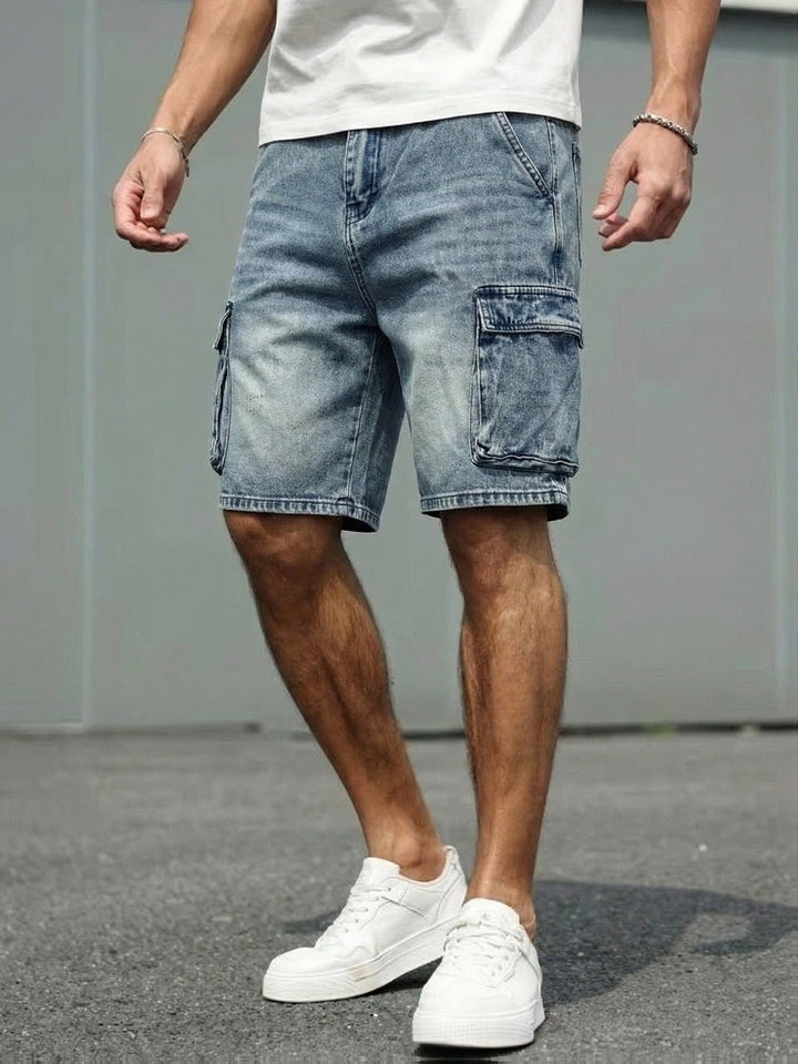 Bequeme Herren Cargo Shorts mit vielen praktischen Taschen. Ideale kurze Freizeithose für Sommer und Outdoor-Aktivitäten.