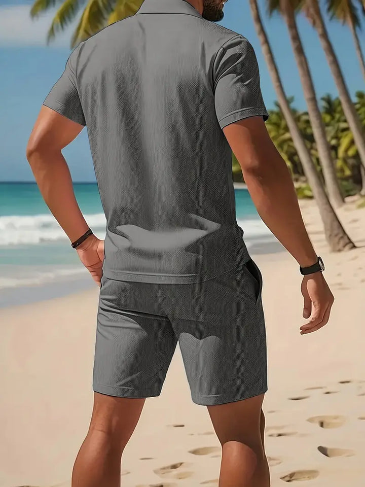 Vielseitiges Herren Sportset, atmungsaktiv & leicht für Strand & Freizeit.