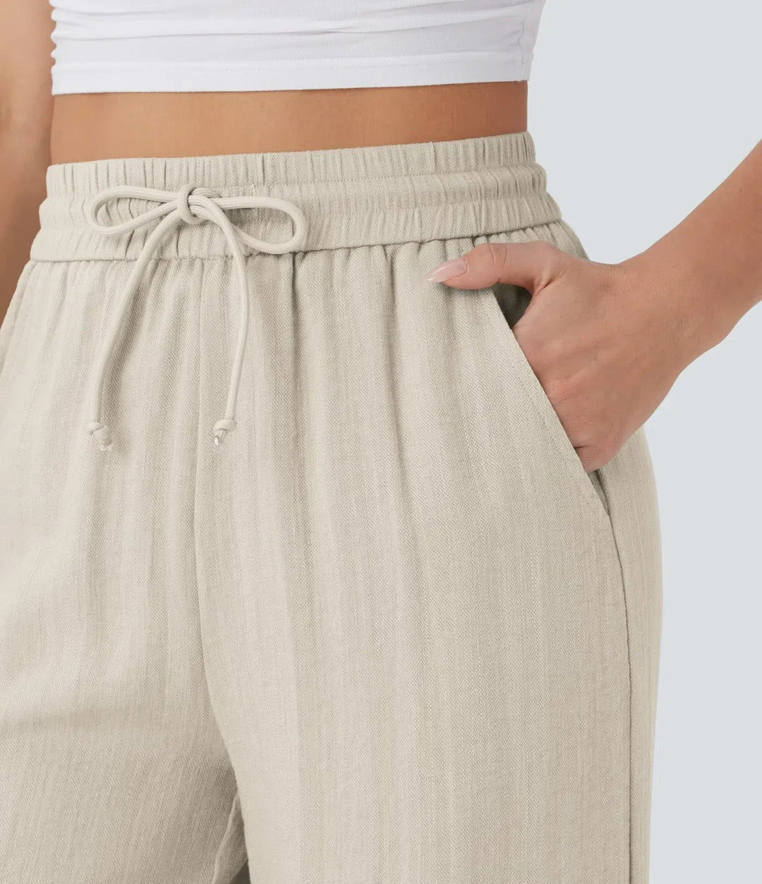 Elegante Sommerhose für Damen mit weitem Bein, Kordelzug & Seitentaschen. Lockerpassform.