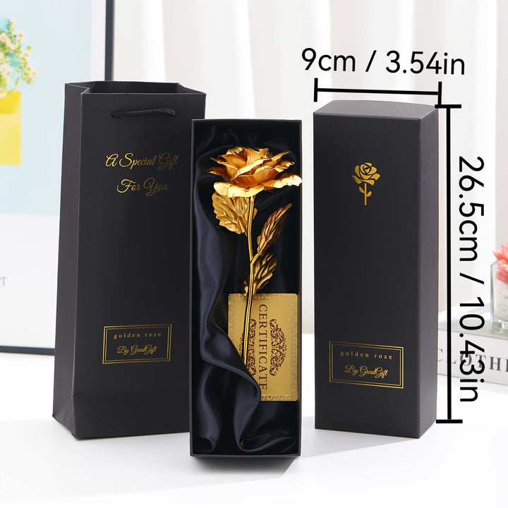 Detailansicht der ewigen roten Kunstrose im eleganten Luxus-Geschenkset. Ein besonderes Damen-Präsent.