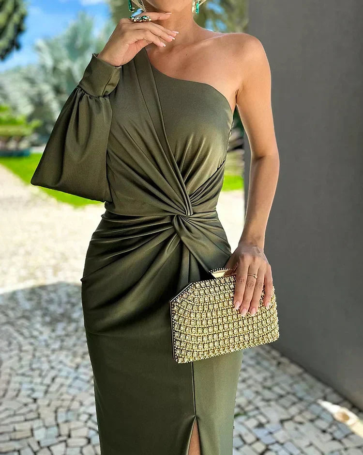 Festliches Damen Abendkleid in Grün, One-Shoulder-Design mit hohem Beinschlitz. Schlankmachend und elegant.
