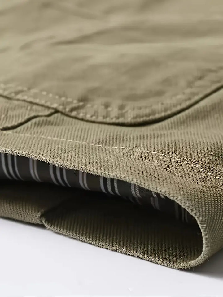 Detailaufnahme: Herren Business-Weste mit Knöpfen & Pattentaschen. Elegant & modern für einen stilvollen Auftritt.