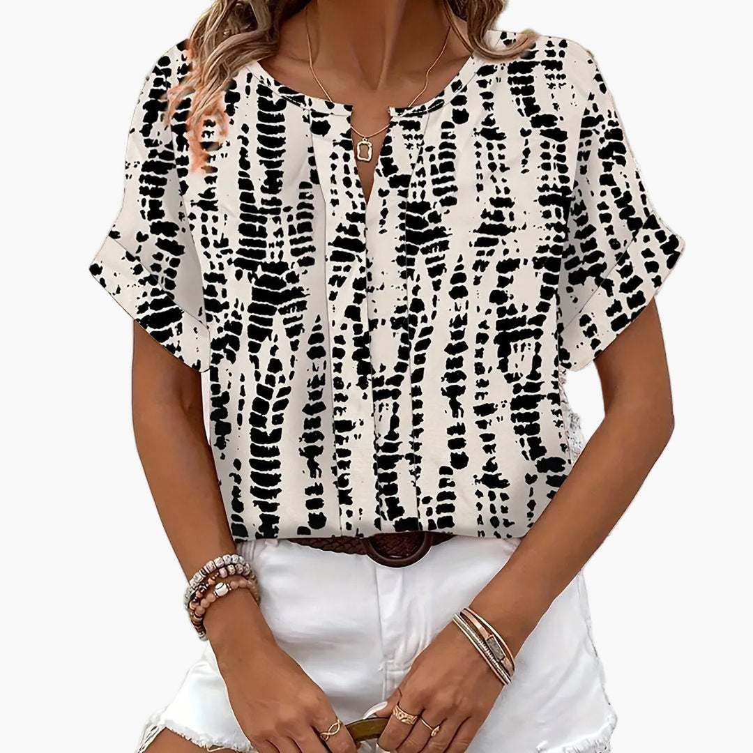 Sommerliche Damen Bluse mit auffälligem Print, kurze Ärmel, hoher Tragekomfort.