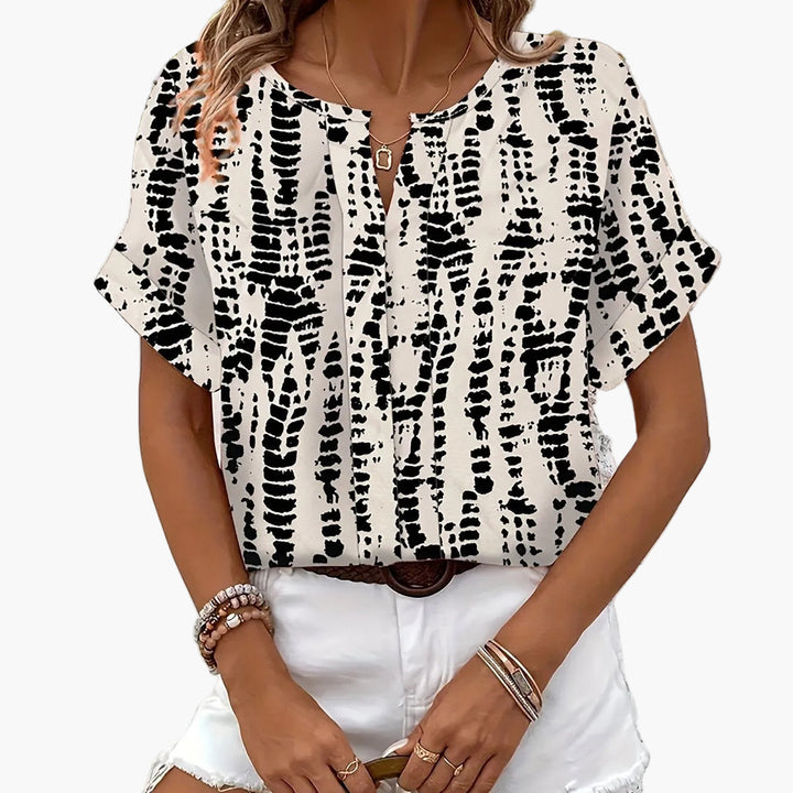 Sommerliche Damen Bluse mit auffälligem Print, kurze Ärmel, hoher Tragekomfort.
