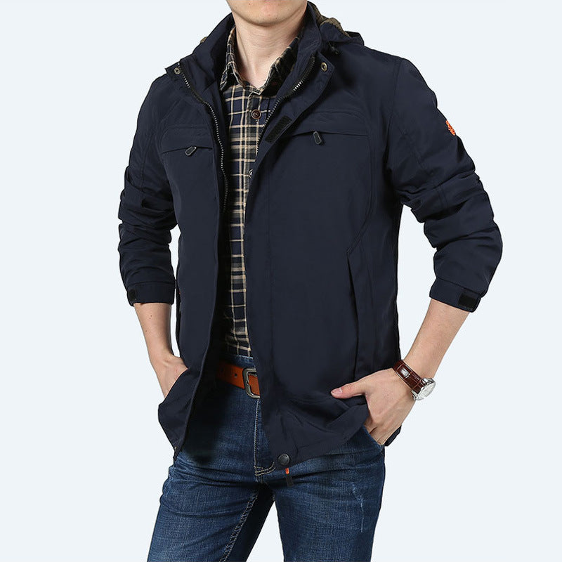 Praktische Herren-Funktionsjacke, atmungsaktiv & schnelltrocknend, perfekt für aktive Outdoor-Abenteuer.