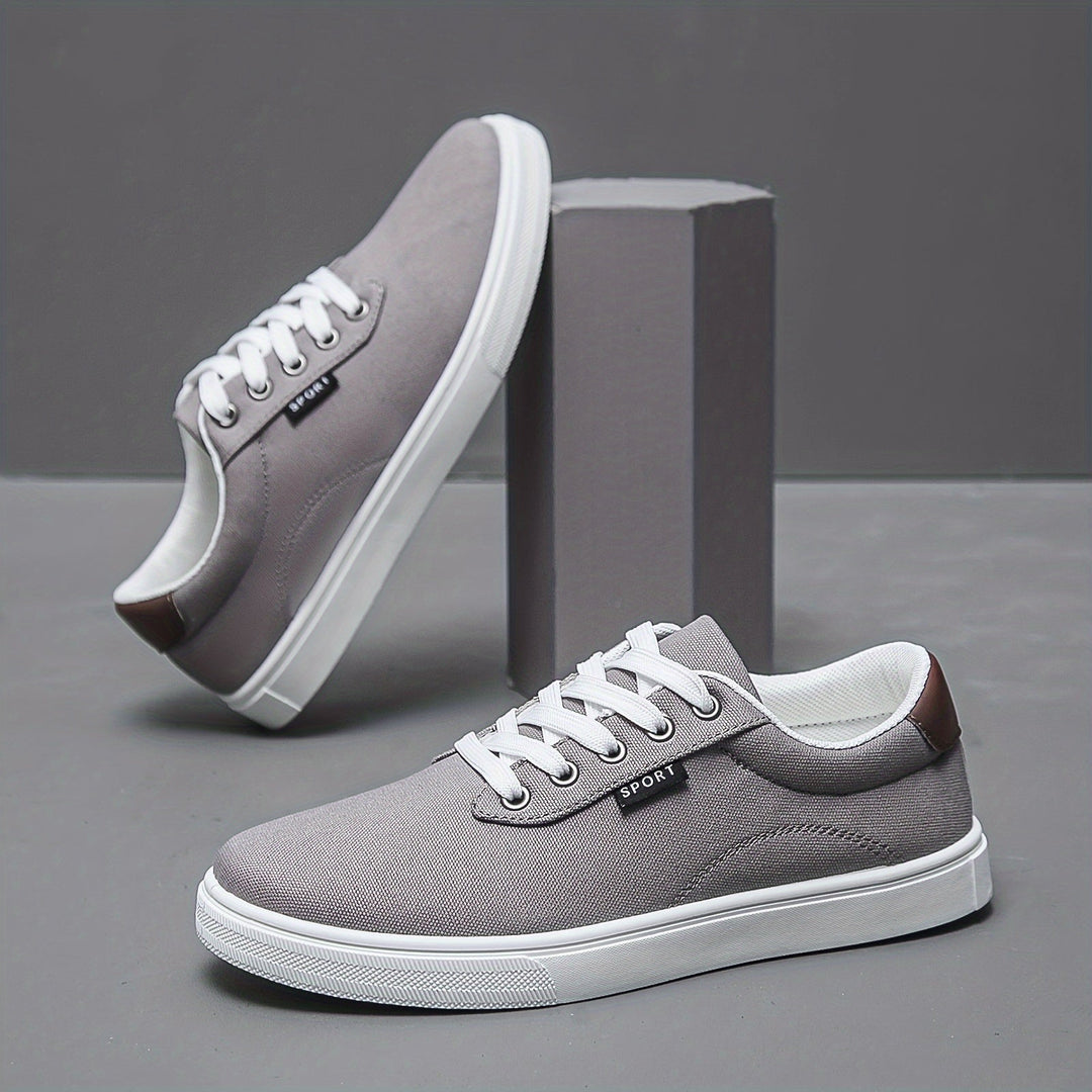 Profilansicht der sportlichen Herren Freizeitsneaker; stylischer & bequemer Alltagsschuh für Männer.